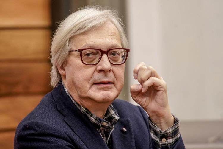 Regionali, Sgarbi eletto in Lombardia: "Contento, ma sono tenore solista"