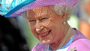 Regno Unito in festa per Elisabetta, che faranno Harry e Meghan?
