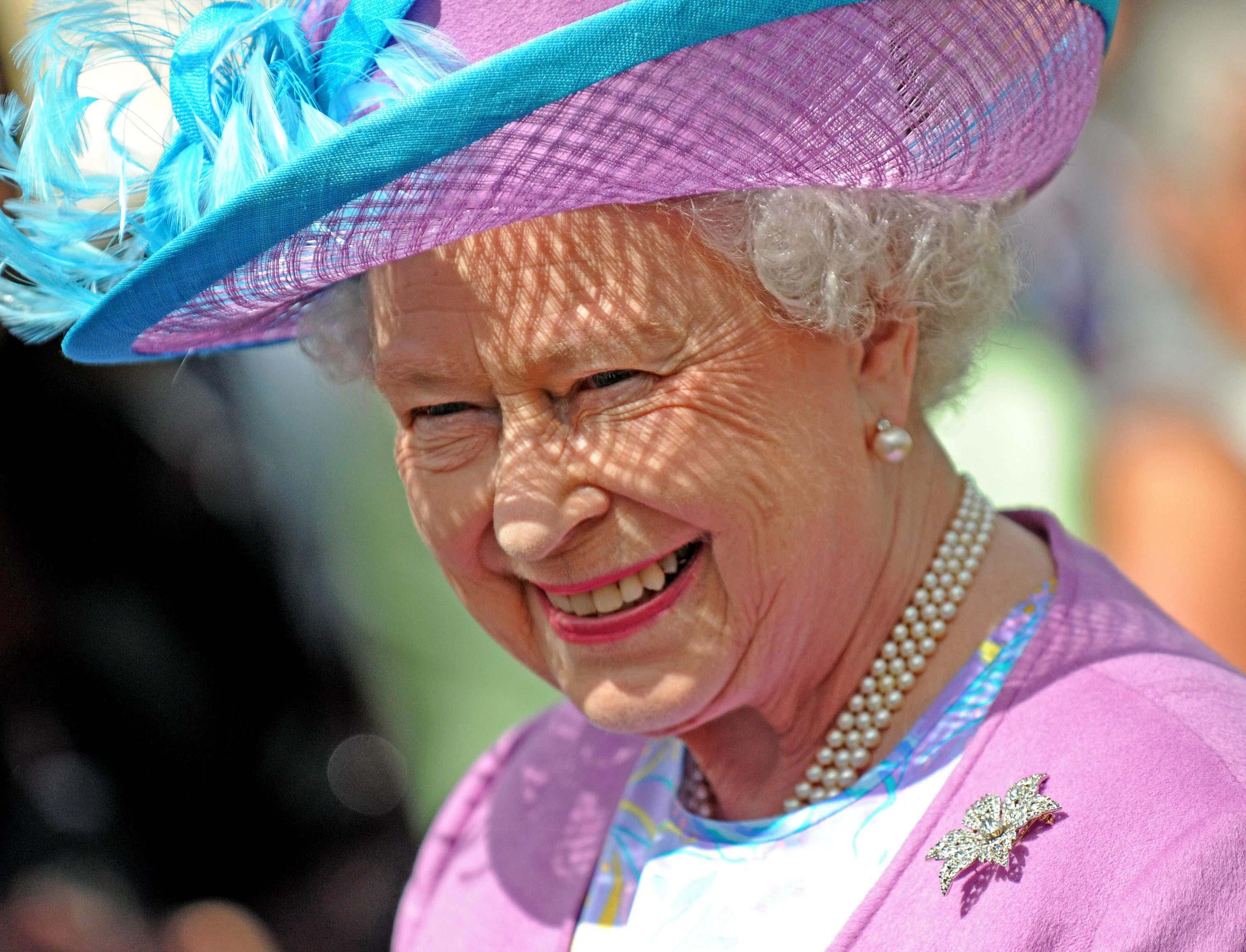 Regno Unito in festa per Elisabetta, che faranno Harry e Meghan?