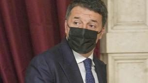 Renzi scappa via dopo consultazioni: "Sono felice, I love you"