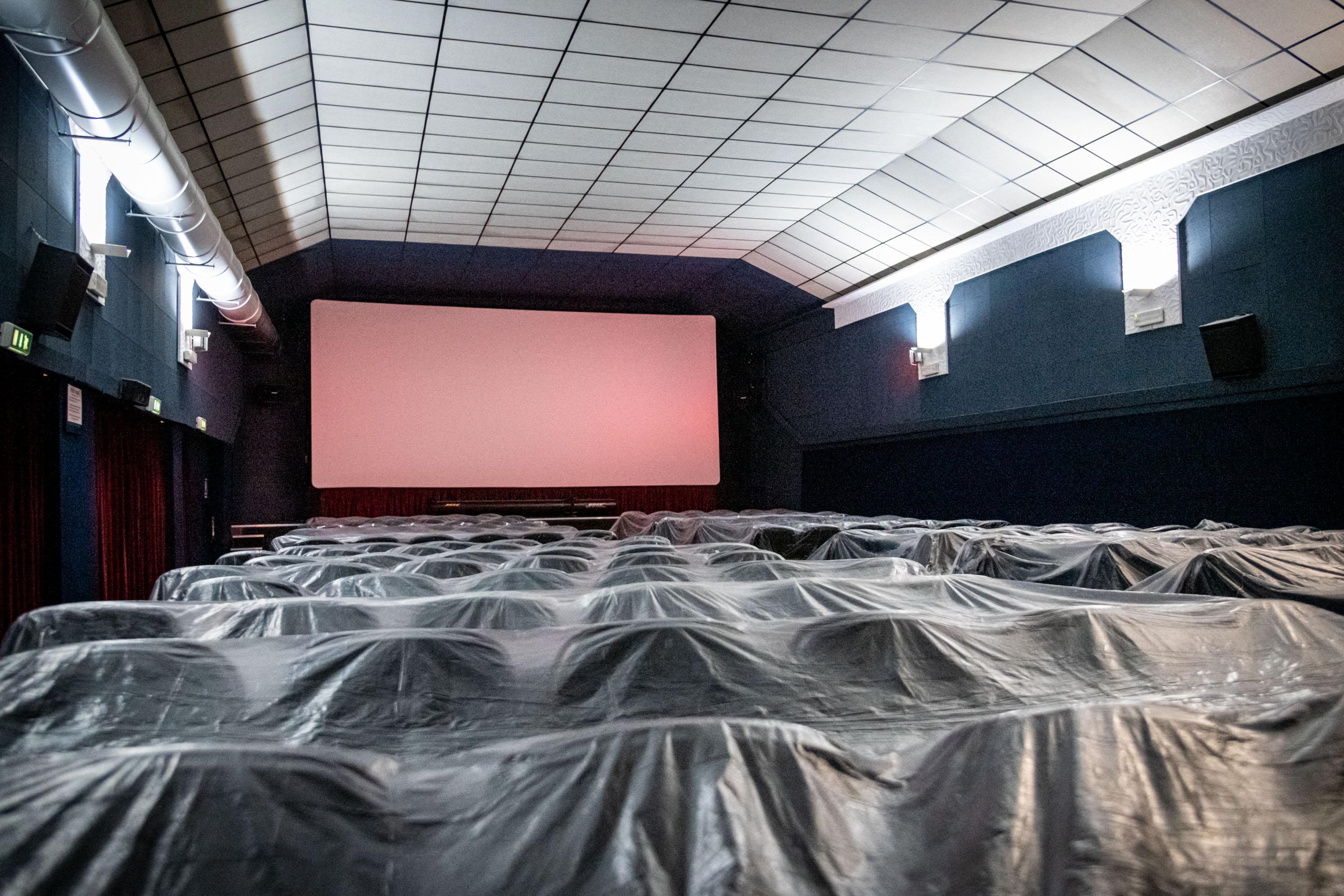 Riaperture cinema e teatri, via obbligo tampone: bozza Regioni
