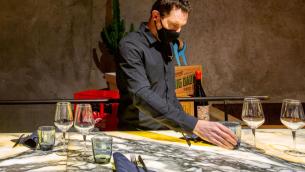 Riaperture ristoranti, cena all'aperto dal 26 aprile: bozza decreto