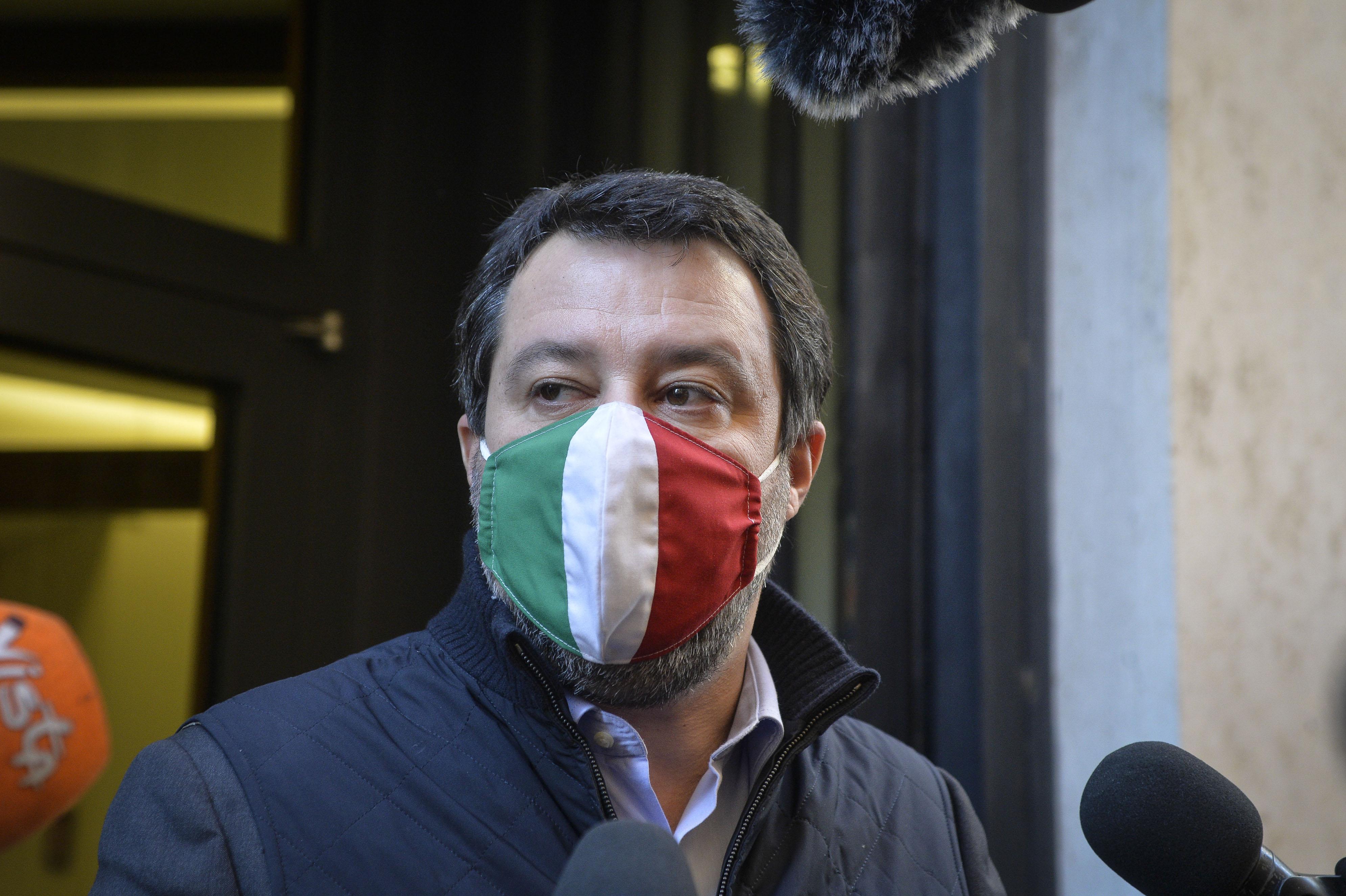 Riaperture, Salvini: "Si va al ristorante grazie alla Lega"