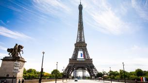 Riapre la Tour Eiffel, era chiusa da ottobre