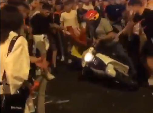 Rider aggredito a Cagliari, il sindaco: "Vigliacchi, chiedo scusa"