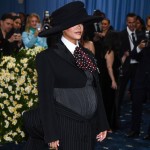 Rihanna incinta, l'annuncio con pancione al Met Gala