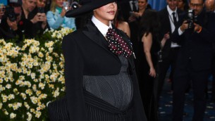 Rihanna incinta, l'annuncio con pancione al Met Gala