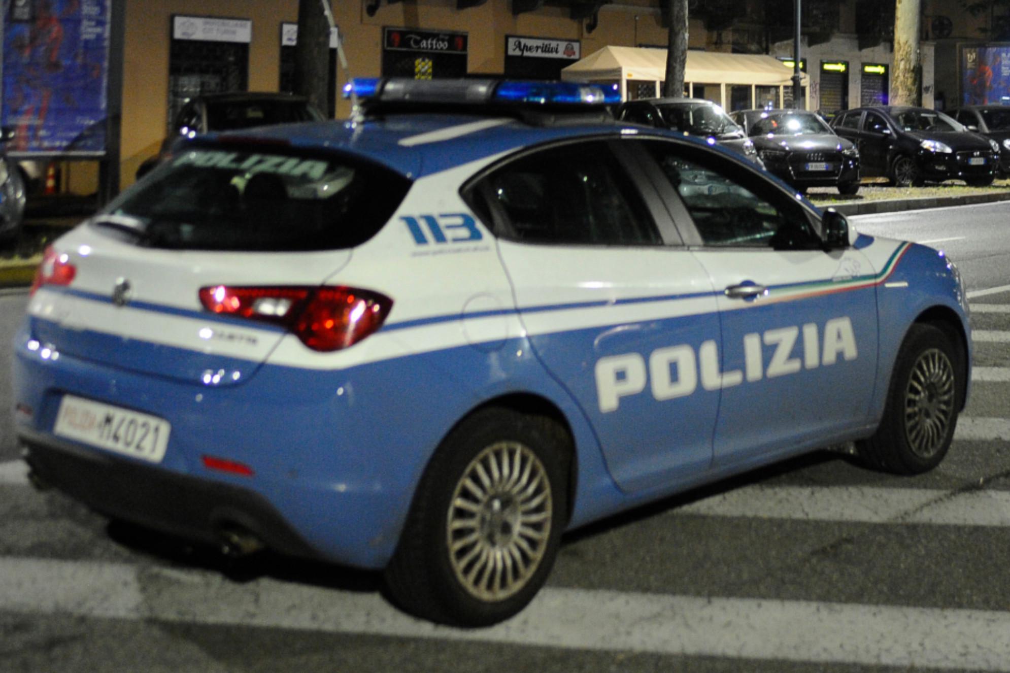 Rimini, accoltella 5 persone sul bus tra cui un bambino