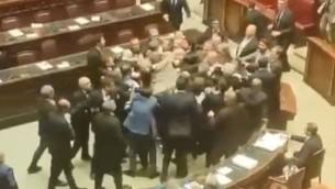 Rissa alla Camera, M5S Donno deposita denuncia