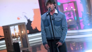 Rkomi, l'ironia sul 'corsivo': "A Sanremo nei miei confronti una sorta di bullismo"