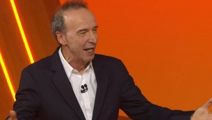 Roberto Benigni, il saluto per Papa Francesco: "Che guarisca presto, è meraviglioso"