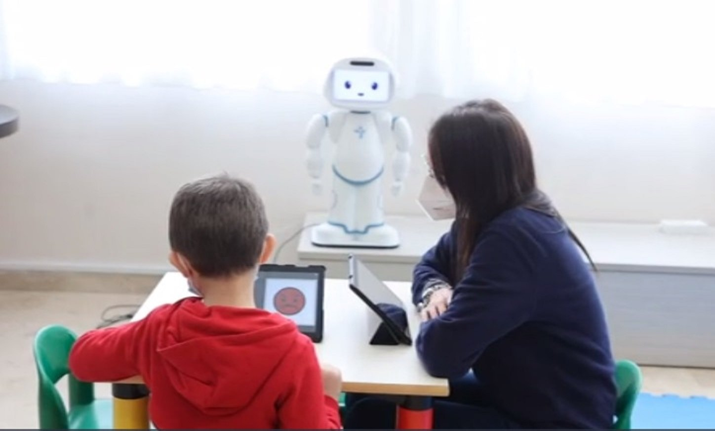 Robotica per terapia comportamentale bimbi autistici