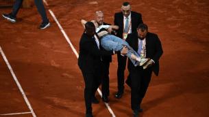 Roland Garros 2022, Ruud batte Cilic: semifinale con invasione