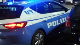 Roma, 46enne gambizzato in casa da due uomini