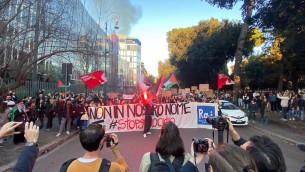 Roma, 700 studenti davanti sede Rai: "Stop propaganda sionista"