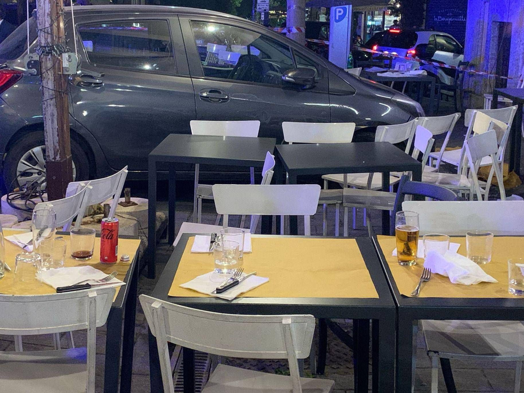 Roma, 86enne travolge in auto tavoli ristorante: sfiorata strage al quartiere Trieste