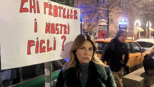 Roma, a Trastevere manifestazione per chiedere più sicurezza con l'ex Gf Marina La Rosa