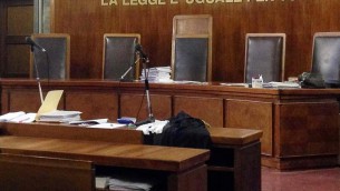 Roma, accuse incrociate genitori-figli: intera famiglia a processo per maltrattamenti
