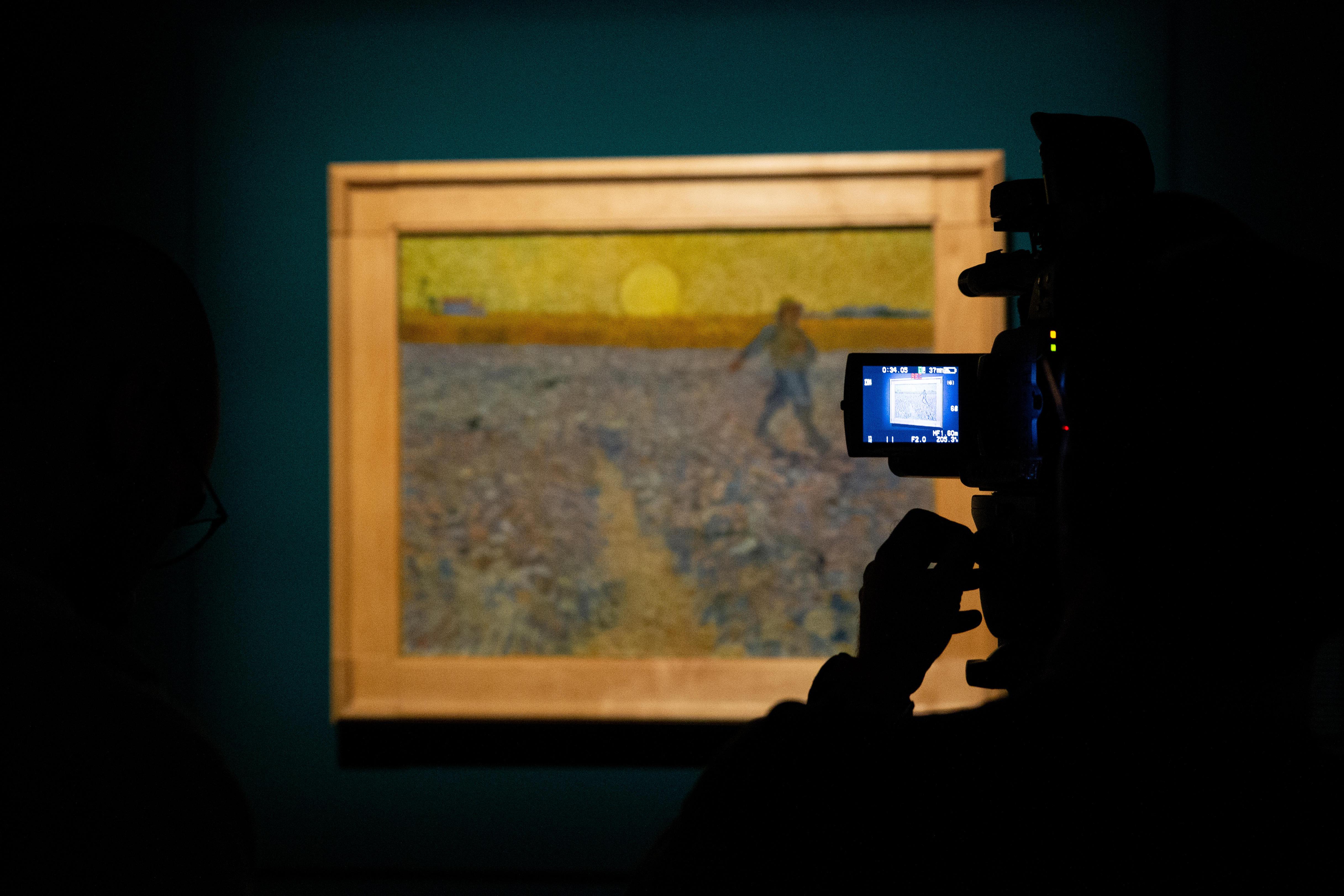 Roma, ambientalisti imbrattano quadro di Van Gogh
