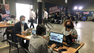 Roma, applauso per Gualtieri ad uscita primi exit poll, il candidato arrivato in comitato verso le 15