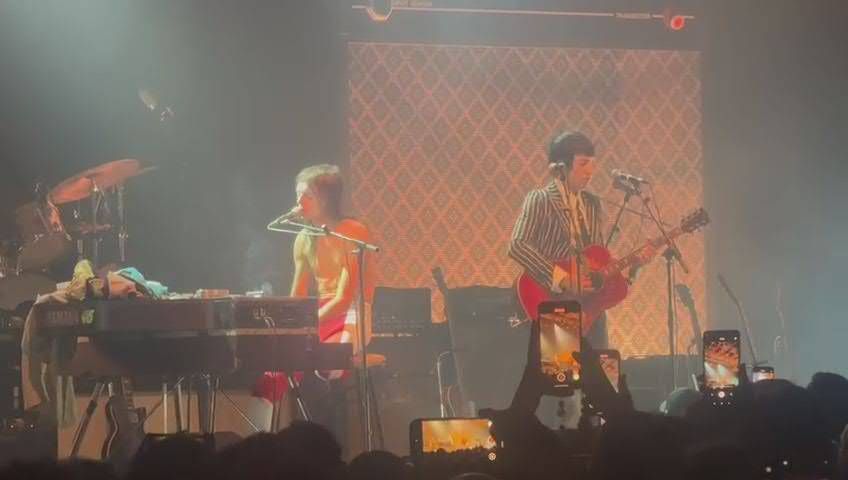 Roma canta Lucio Corsi, 4mila fan per il live all’Atlantico - Video