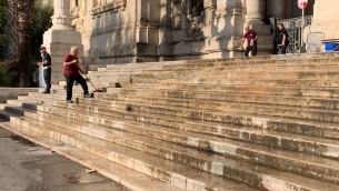 Roma, corteo 'Fridays for Future': imbrattate scale ministero Istruzione