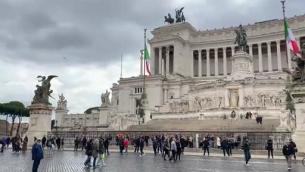 Roma, drone cade su Palazzo Venezia: denunciato turista