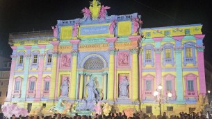 Roma, Fontana di Trevi illuminata per gli Internazionali di tennis