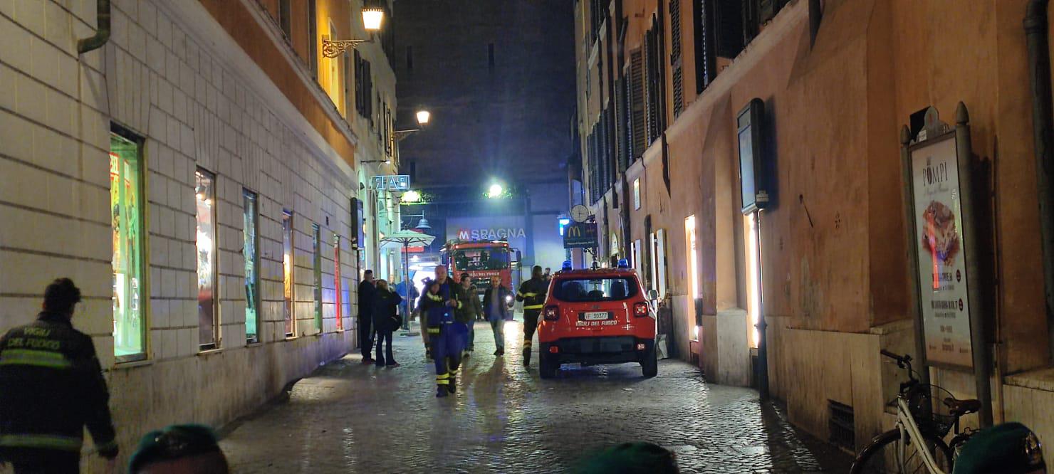 Roma, fumo sospetto in metro a Piazza di Spagna: chiusa la stazione, caos turisti