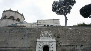Roma, gettò a terra sculture in Musei Vaticani: rischio processo per turista Usa