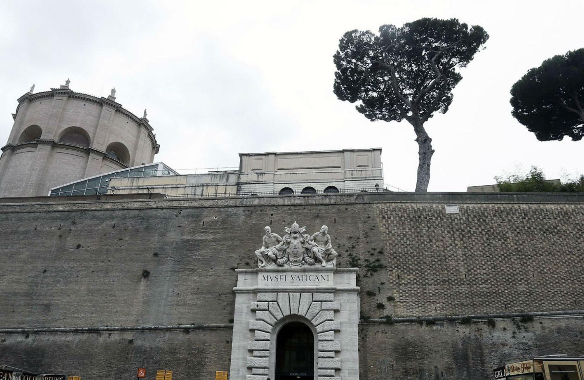 Roma, gettò a terra sculture in Musei Vaticani: rischio processo per turista Usa