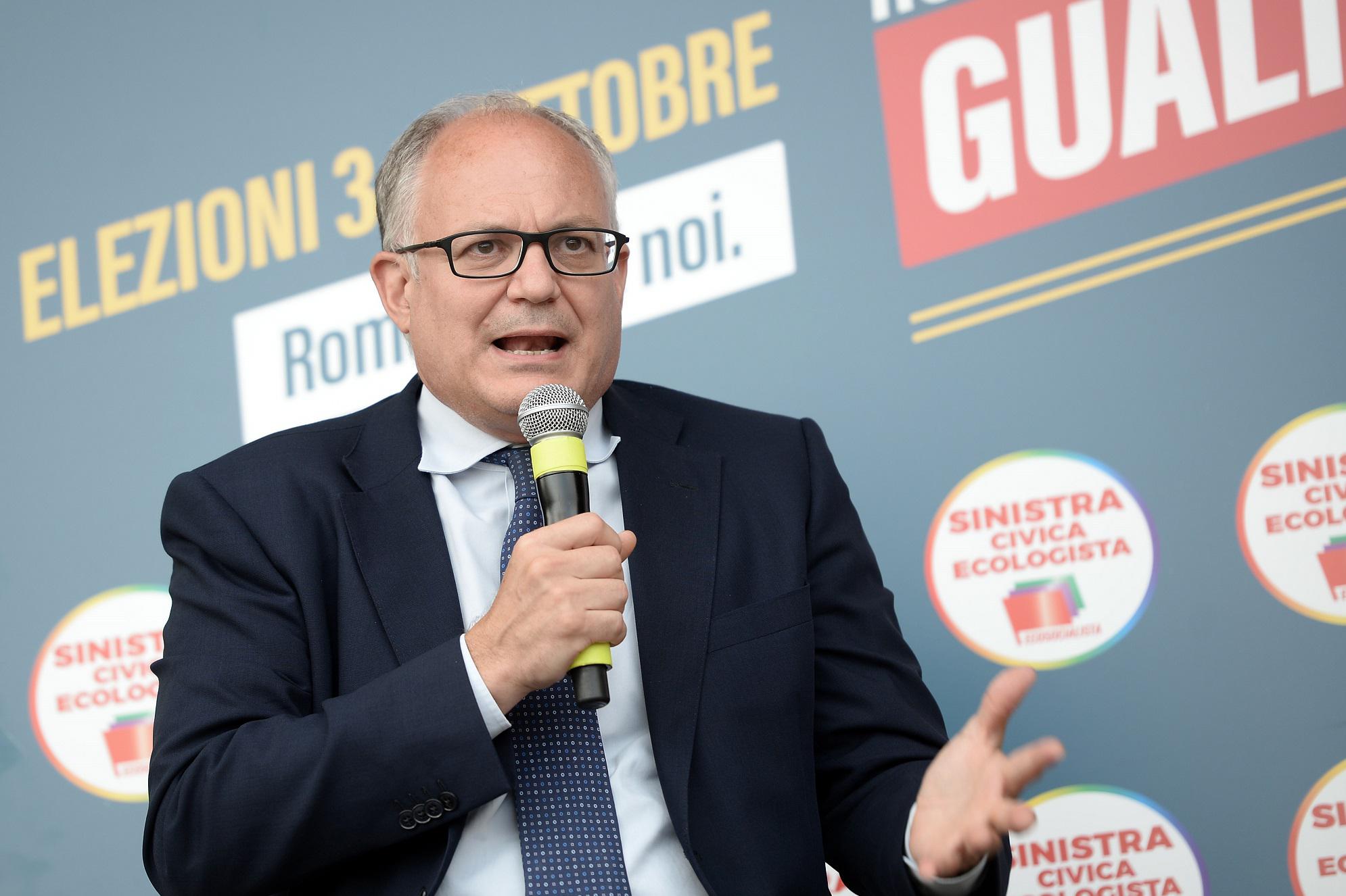 Roma, Gualtieri: "Candidato FdI con tatuaggio Dux, Michetti come fa le liste?"