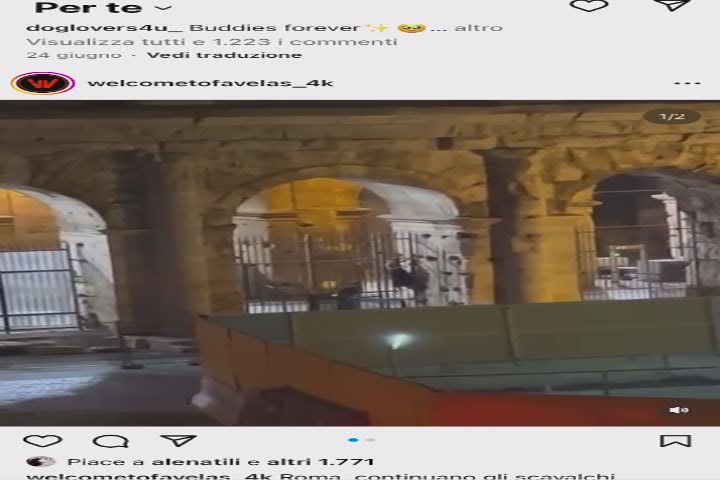 Roma in balia dei turisti, scavalcano i cancelli al Colosseo - Video