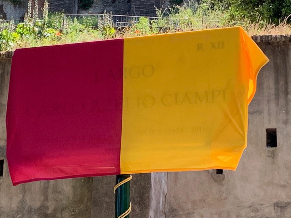 Roma, inaugurato largo Carlo Azeglio Ciampi: ma c'è un errore nella targa