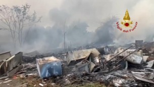 Roma, incendio discarica abusiva Ponte Mammolo: "Tenere le finestre chiuse" - Video