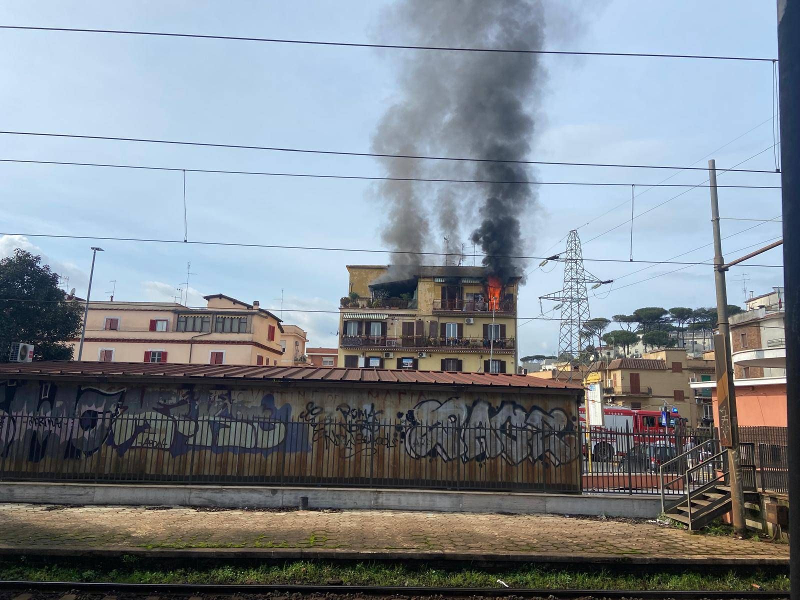 Roma, incendio in appartamento a Labaro: morta una donna di 94 anni