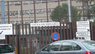 Roma, investe bambini e scappa: 63enne rimesso in libertà