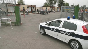 Roma, la denuncia di una 14enne: "Drogata e vessata nel campo nomadi"