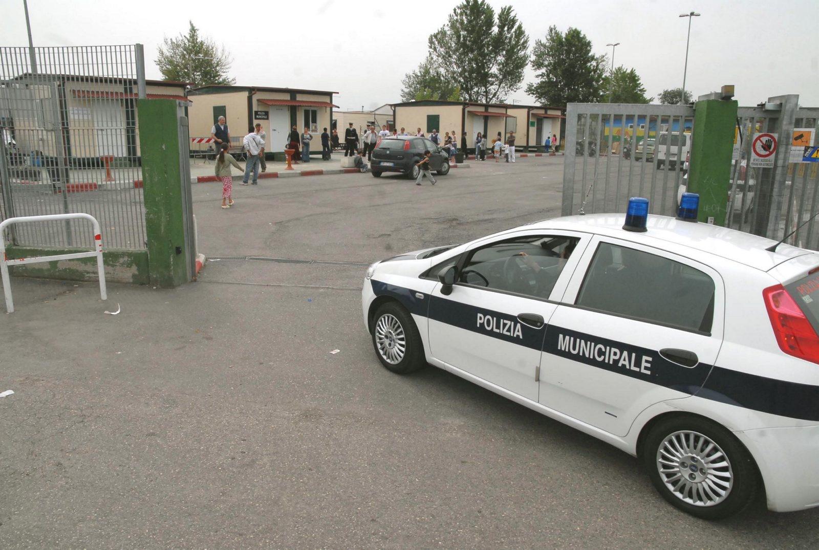Roma, la denuncia di una 14enne: "Drogata e vessata nel campo nomadi"