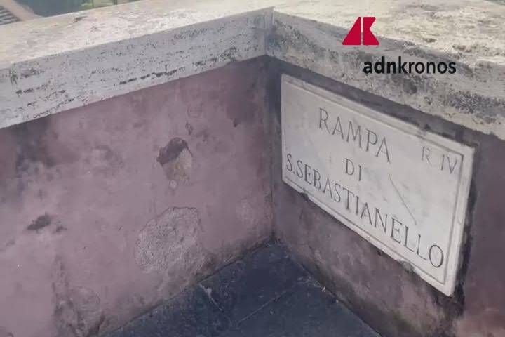 Roma, la morte della turista caduta da Trinità dei Monti: la ricostruzione
