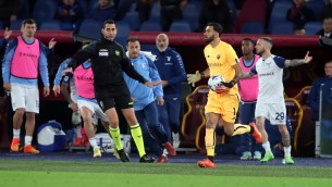 Roma-Lazio 0-1, scontro Radu-Rui Patricio: cosa è successo
