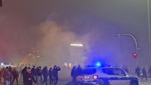Roma-Lazio, caos prima di derby: auto a fuoco, armi sequestrate