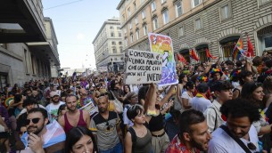 Roma Pride, Regione Lazio revoca patrocinio: scoppia la polemica