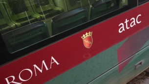 Roma, principio incendio su bus Atac: mezzo in servizio da 18 anni