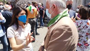 Roma, Raggi a sorpresa a manifestazione Anpi contro il fascismo