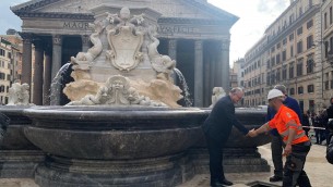 Roma, riaprono le fontane del Pantheon e di piazza Navona