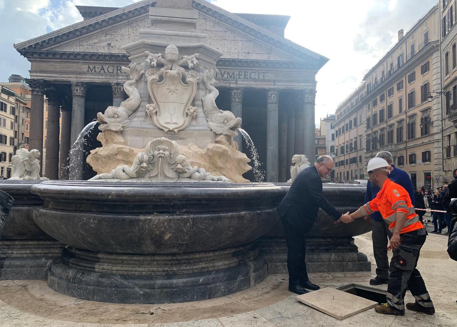 Roma, riaprono le fontane del Pantheon e di piazza Navona