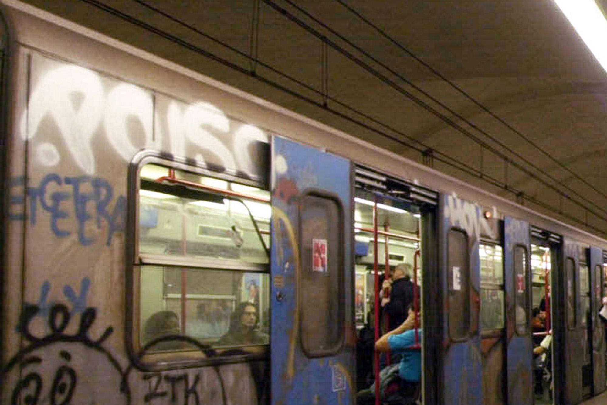 Roma, rubano portafogli in metro con quasi 8mila euro: arrestate