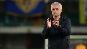 Roma-Salernitana, Mourinho chiama e tifosi rispondono: corteo verso Olimpico - Video