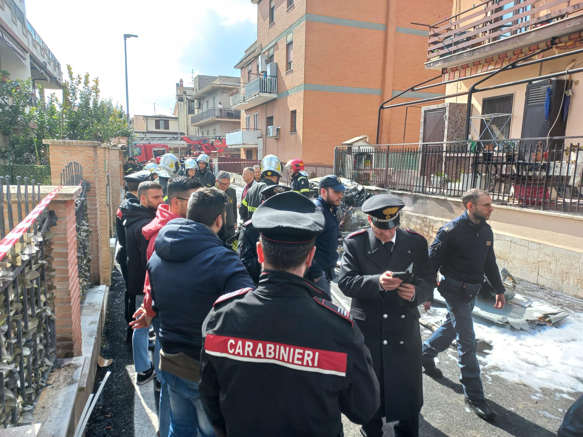 Roma, scontro tra due ultraleggeri: morti piloti Aeronautica